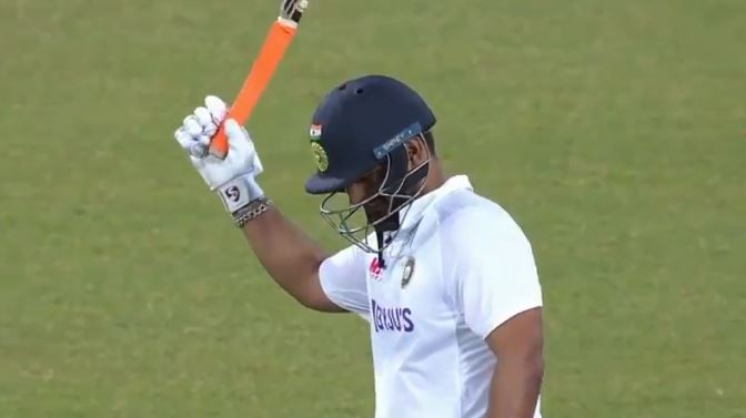 AUS v IND 2020-21: WATCH - Rishabh Pant moves from 81* to 103* in the last over of the day