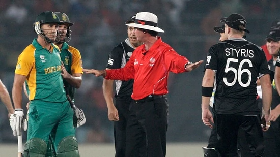 Faf du Plessis had a heated exchange with Ross Taylor and Scott Styris | ESPNCricinfo