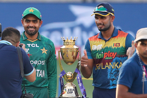 Babar and Shanaka pose with Asia Cup trophy | Getty