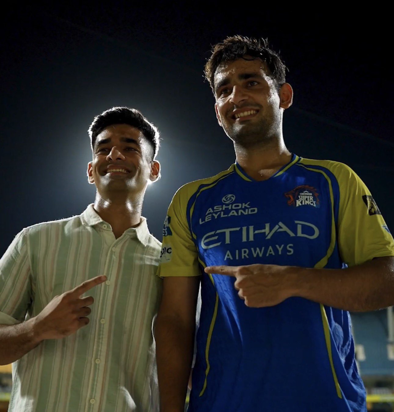Anshul Kamboj with his doppelganger | CSK X