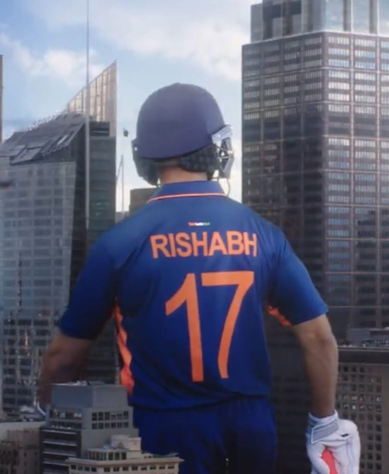 A giant Rishabh Pant wandering in Sydney | ICC Twitter