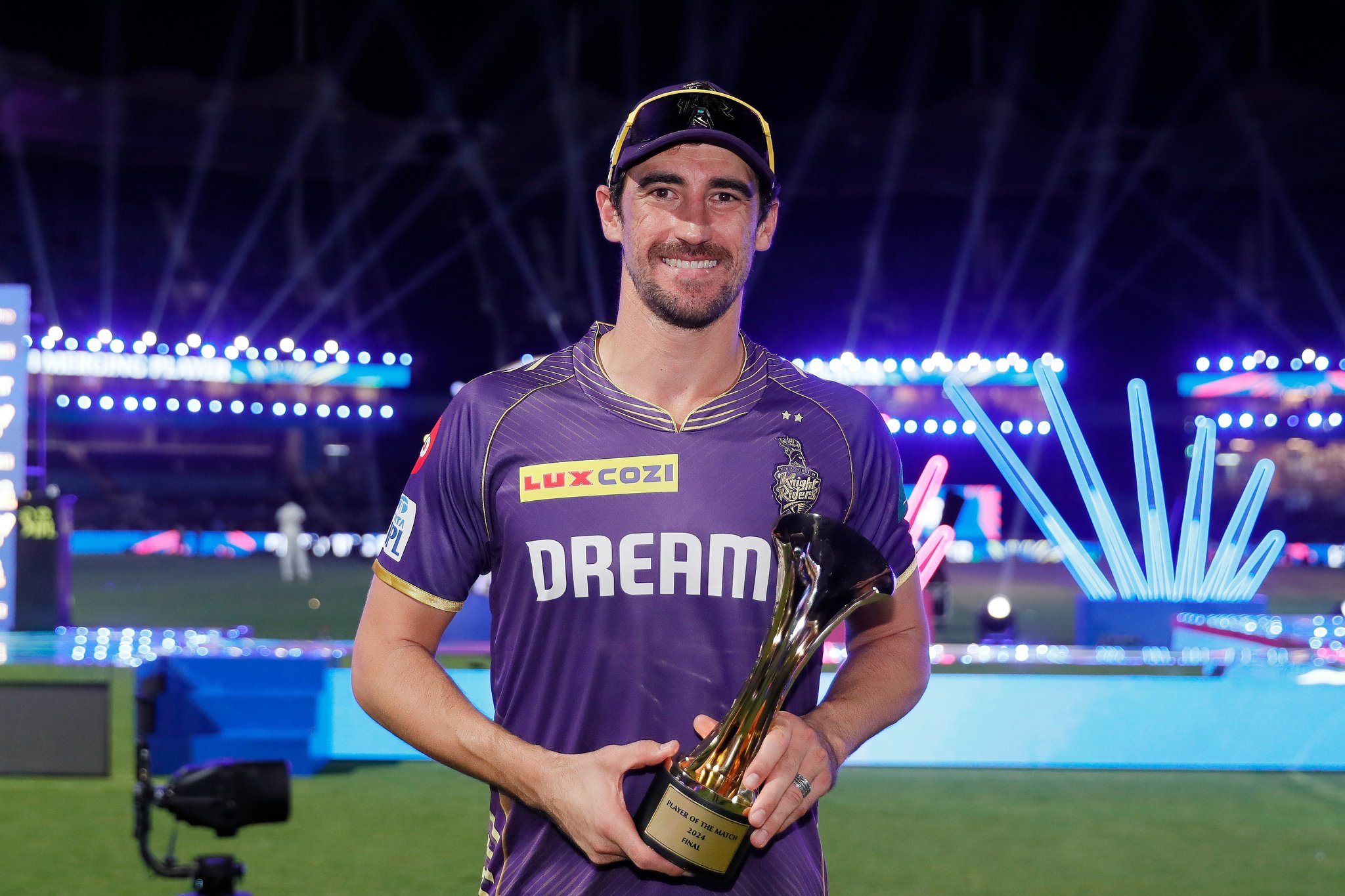 Mitchell Starc with IPL 2024 Player of the Final award | IPL-BCCI