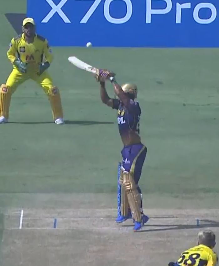 Dhoni's ecstasy turned to agony as the 3rd umpire ruled the delivery a no-ball for height | Screengrab