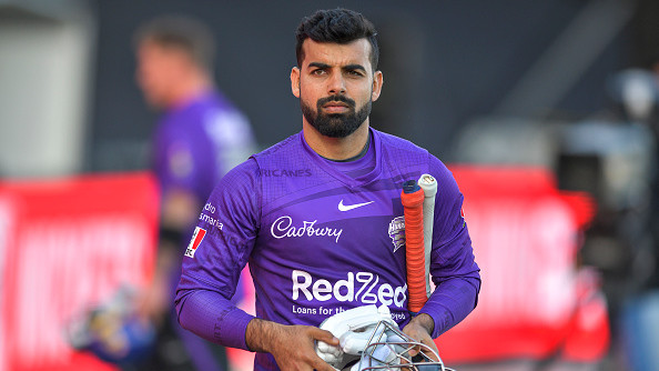 Shadab Khan gives befitting response to a fan's ‘playing foreign leagues for money’ tweet