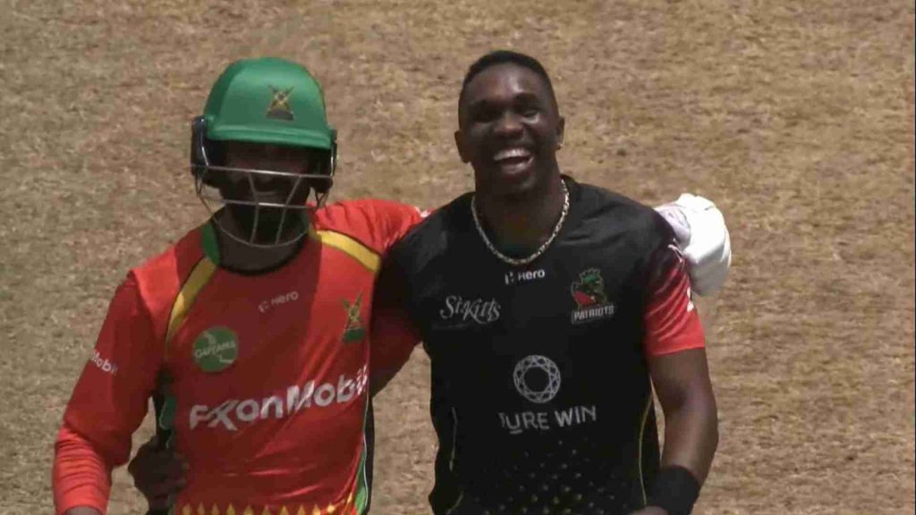 Dwyane Bravo and Mohammad Hafeez share a laugh together | Twitter
