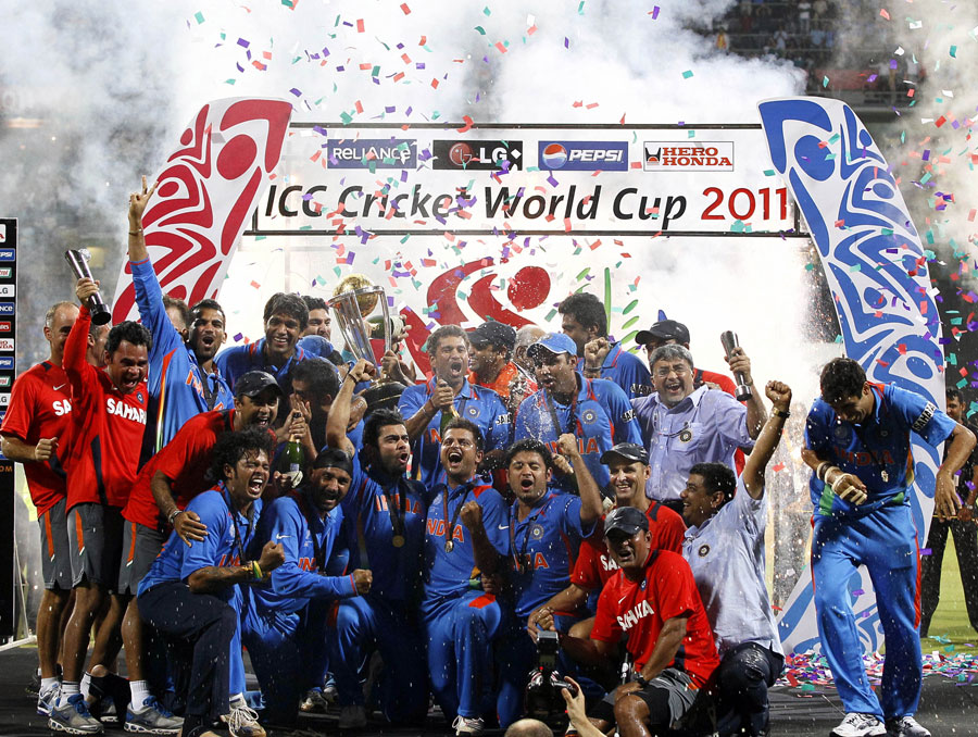 Indian players with the 2011 World Cup trophy | Twitter