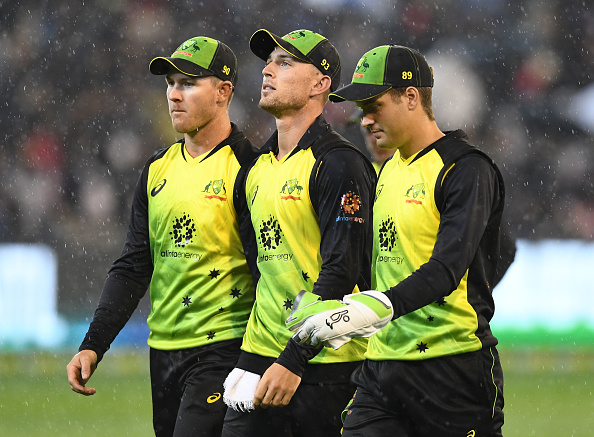Australian players walk off after rain interruption. | GETTY 
