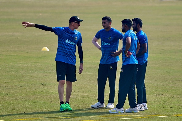 Allan Donald with Bangladesh bowlers | Getty Images