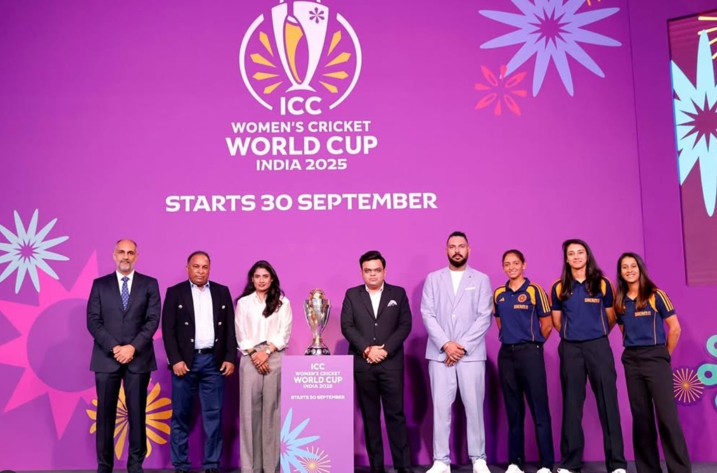 Jay Shah, Yuvraj Singh, Mithali Raj and Indian players at ICC WWC trophy unveiling | ICC
