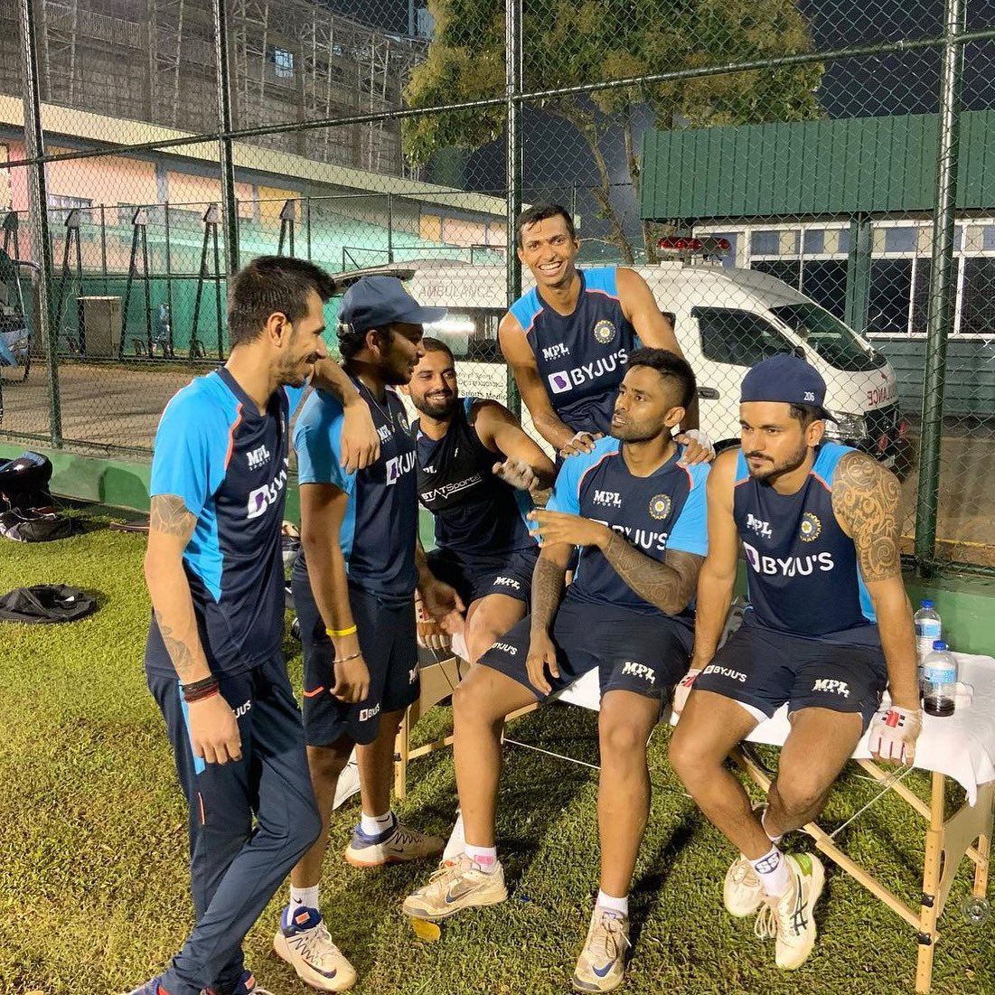 Team India having a 'gossip' session | Twitter