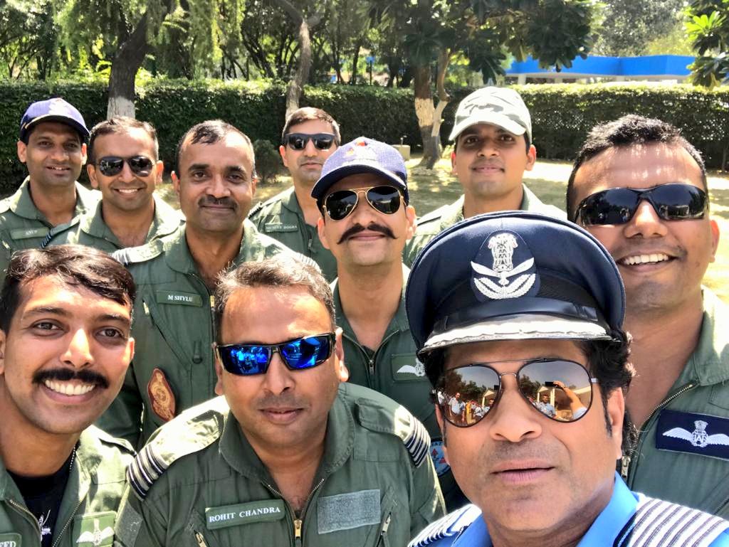 Sachin Tendulkar possesses with pilots during IAF's 87th anniversary | Twitter