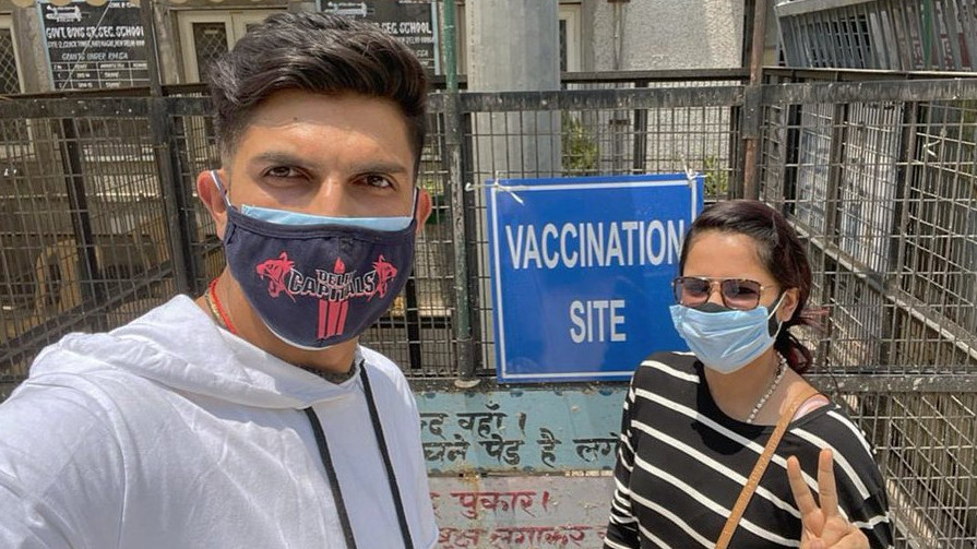 “Let’s all get vaccinated at the earliest”- Ishant Sharma gets first dose of COVID-19 vaccine