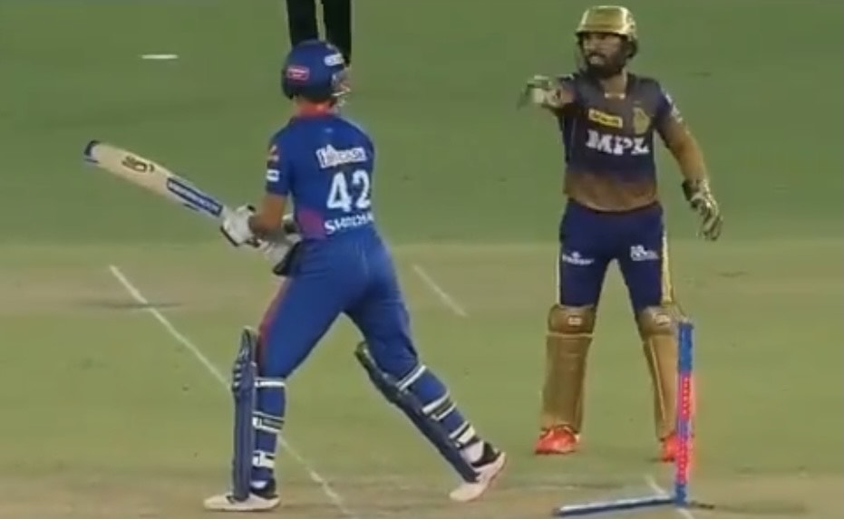 Dinesh Karthik and Shikhar Dhawan | Screengrab