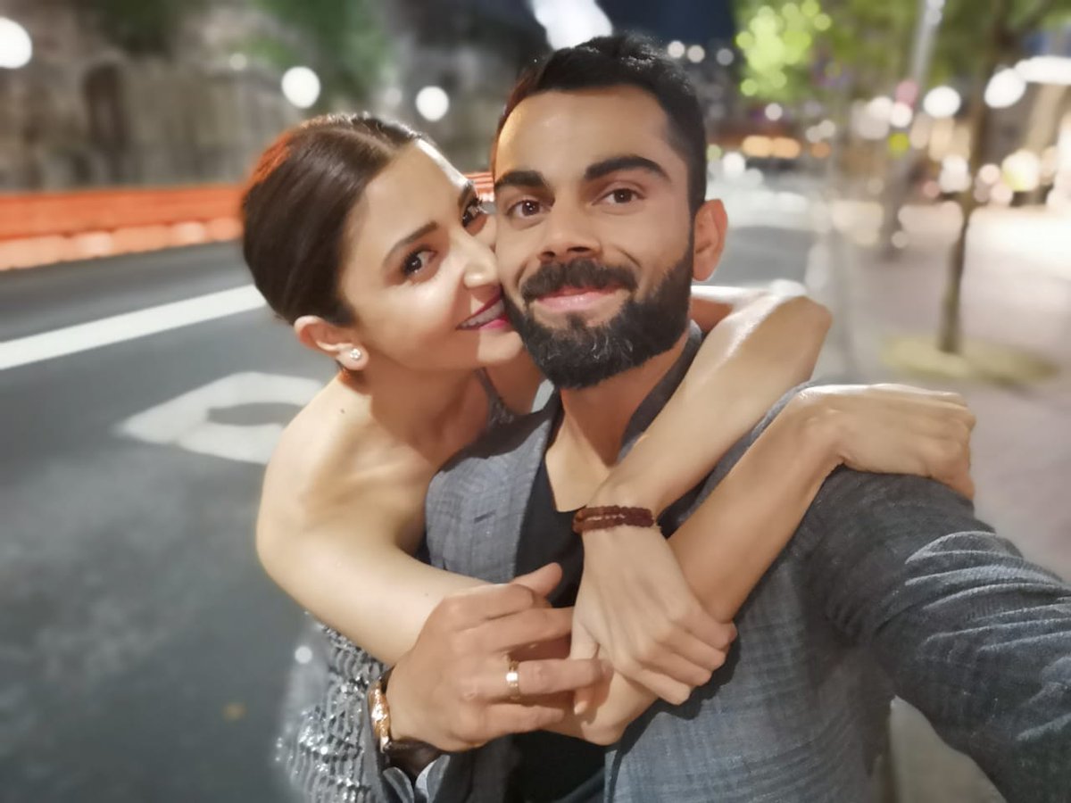 Virat Kohli and Anushka Sharma click a selfie in Sydney
