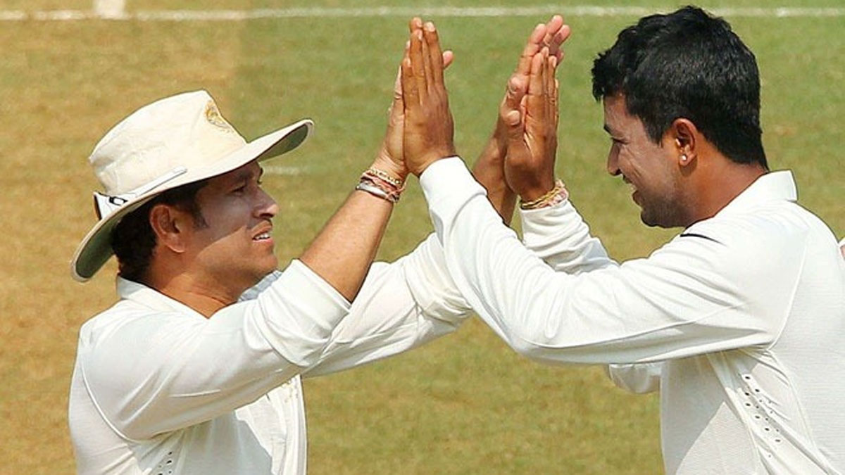 Sachin Tendulkar celebrates a wicket of Ojha in Mumbai Test vs West Indies