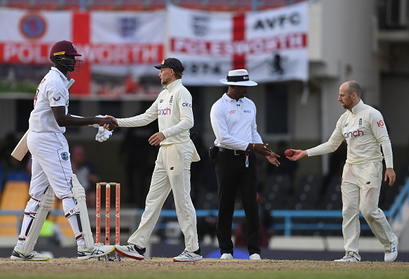 Joe Root shakes hands with Jason Holder as 1st Test ends in a draw | Getty