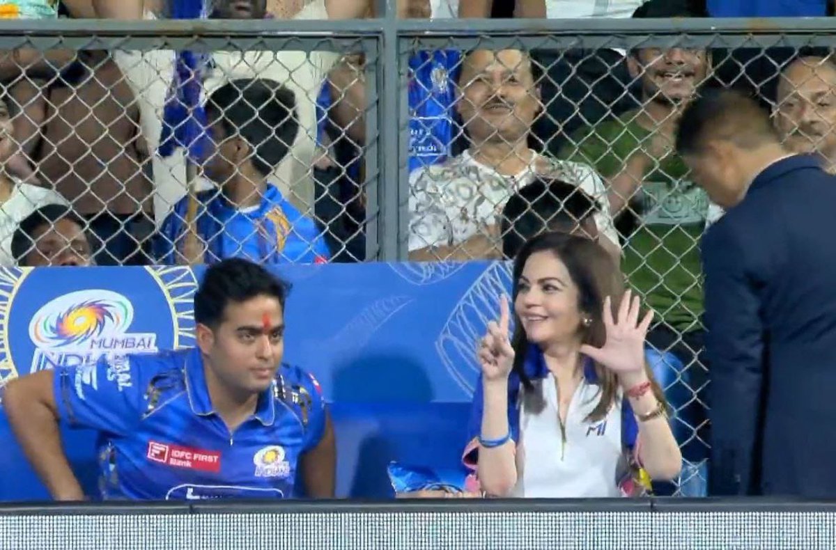 Nita Ambani's six gesture after MI's win | X