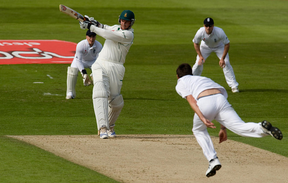 Graeme Smith pulling James Anderson to the boundary | Getty