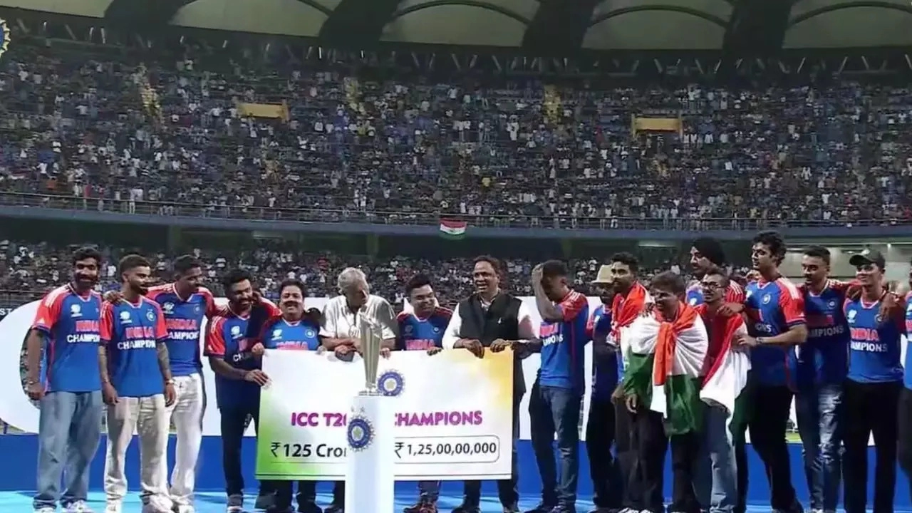 BCCI gave INR 125 Cr prize money for T20 WC winning Indian contingent | X