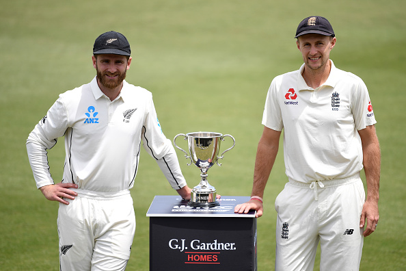 Kane Williamson and Joe Root pose with the trophy ahead of the Test series | Getty