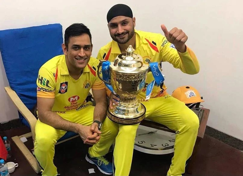 MS Dhoni and Harbhajan Singh | Twitter