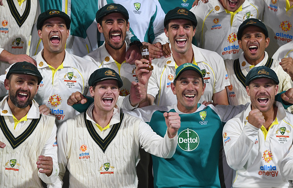 Justin Langer with the Australian squad | Getty Images 