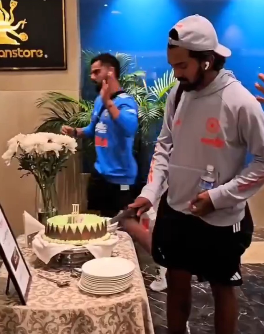 Kohli refused to join Team India celebrations at the hotel after Ranchi ODI win | X