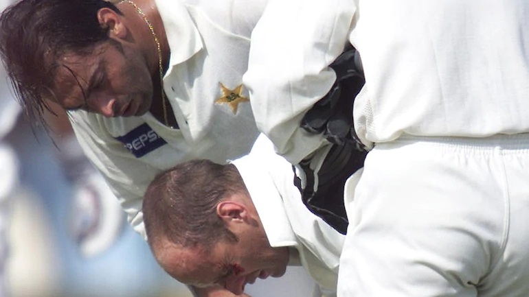 Akhtar checks on Gary Kirsten after hitting him in face with a bouncer during a Test match