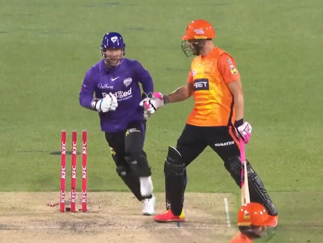 Du Plessis was bowled by Dooley for 32 runs as Scorchers were chasing 173 runs | Twitter