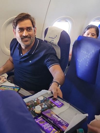 Dhoni took a pack of dates, while refusing the chocolates | Instagram