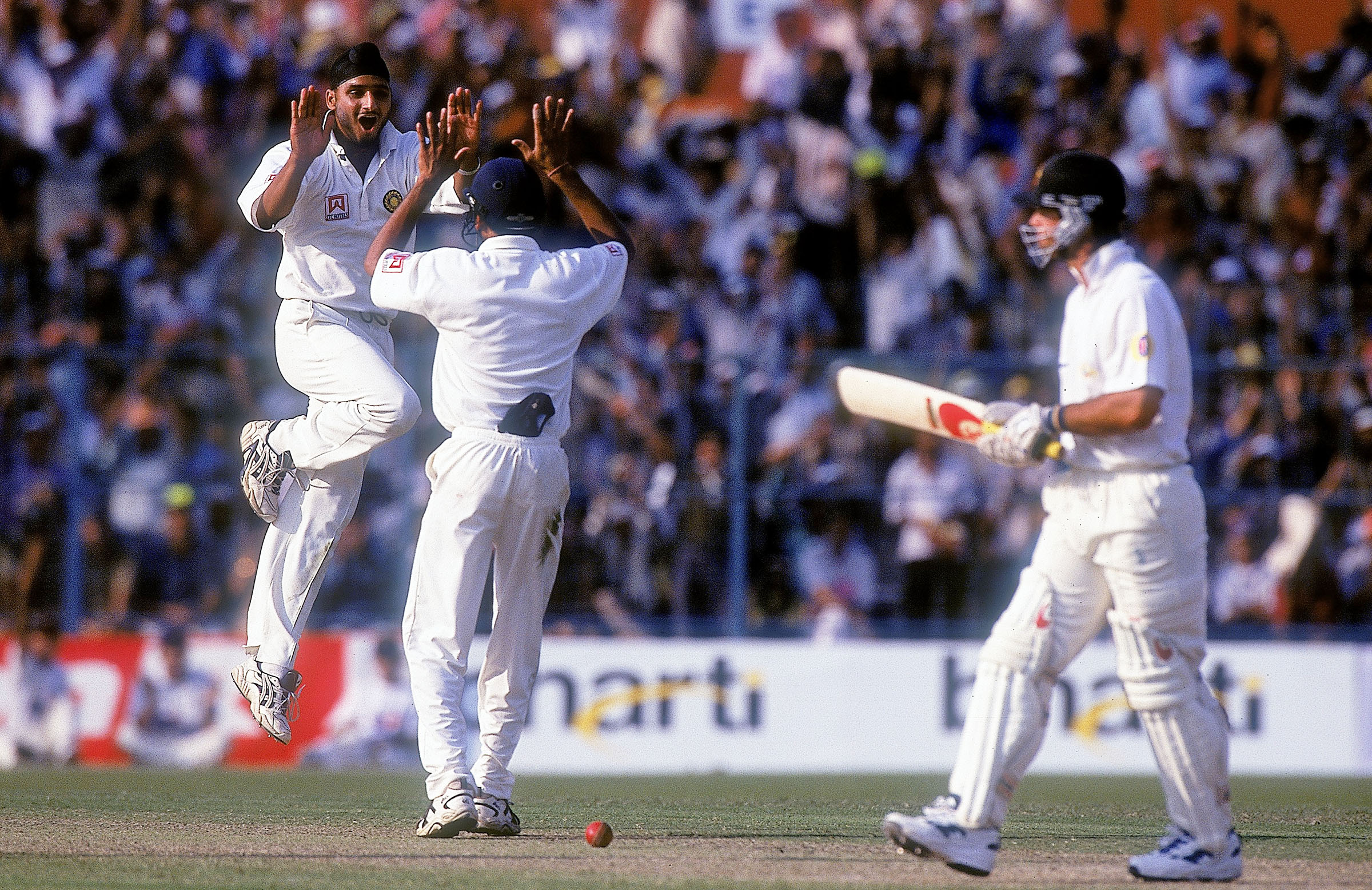 Harbhajan Singh and Ricky Ponting during 2001 Test series in India | AFP
