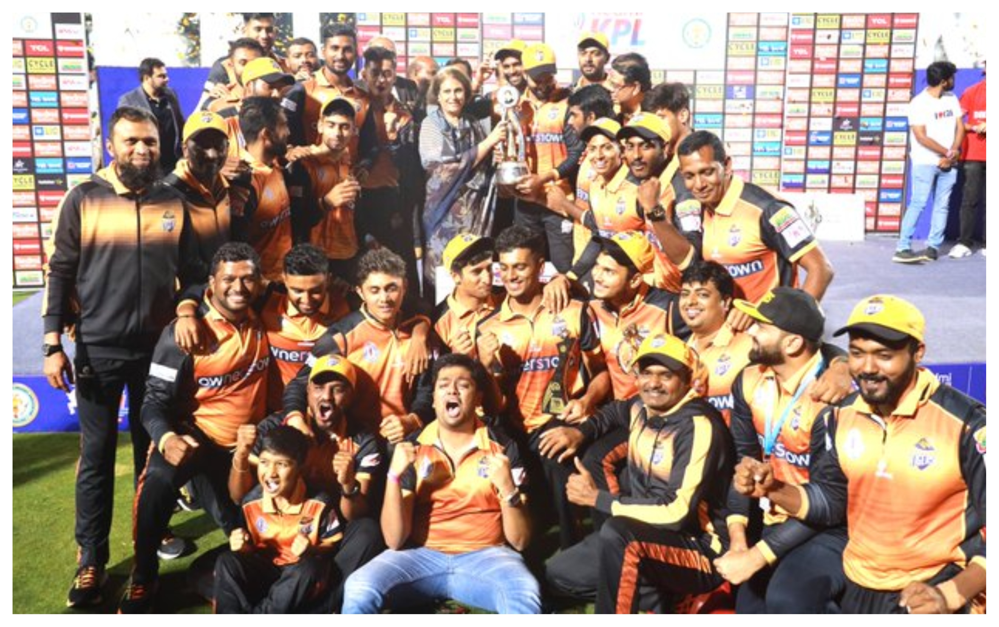 Hubli Tigers players pose with the KPL 2019 trophy (Pic. Source: KPL/Twitter)