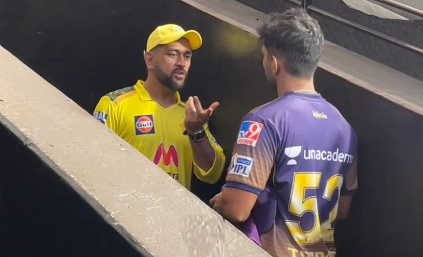 Venkatesh Iyer meeting MS Dhoni during the IPL 2021 season | Instagram/CSK