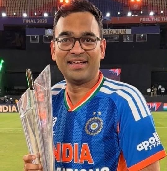 Dr, Kamlesh Jain has come under scanner as Indian team has suffered with injuries to top players | X