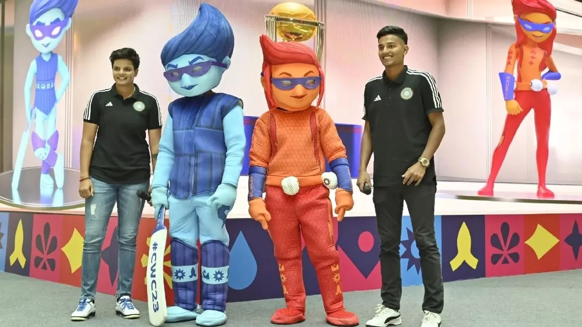 Shafali Verma and Yash Dhull with World Cup 2023 mascots | X